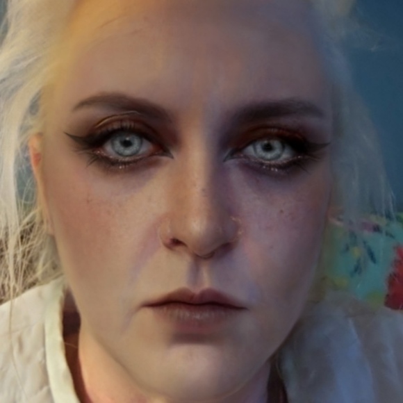 Meet your Posher, Sharon - Picture 1 of 1